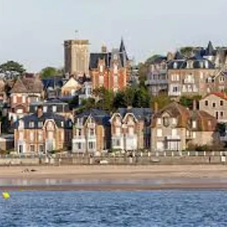 Maison Spacieuse Entre Et Campagne Avec Terrasse Et Jardin A - Fr-1-712-91