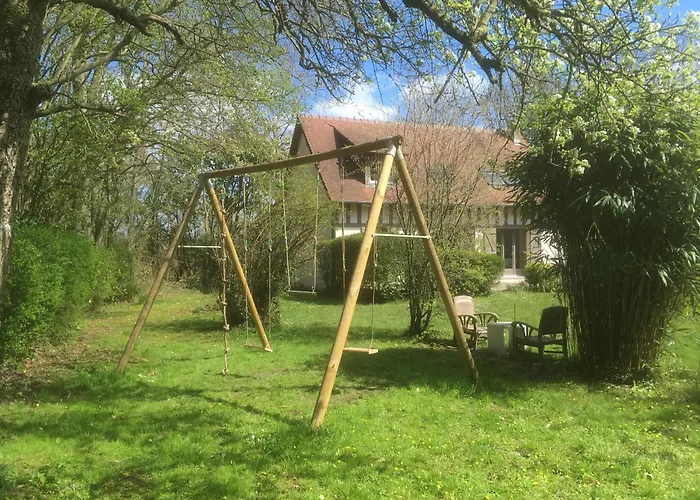 Maison Spacieuse Entre Et Campagne Avec Terrasse Et Jardin A - Fr-1-712-91