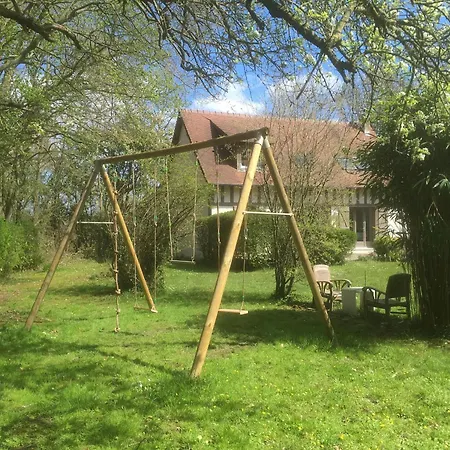 Maison Spacieuse Entre Et Campagne Avec Terrasse Et Jardin A - Fr-1-712-91